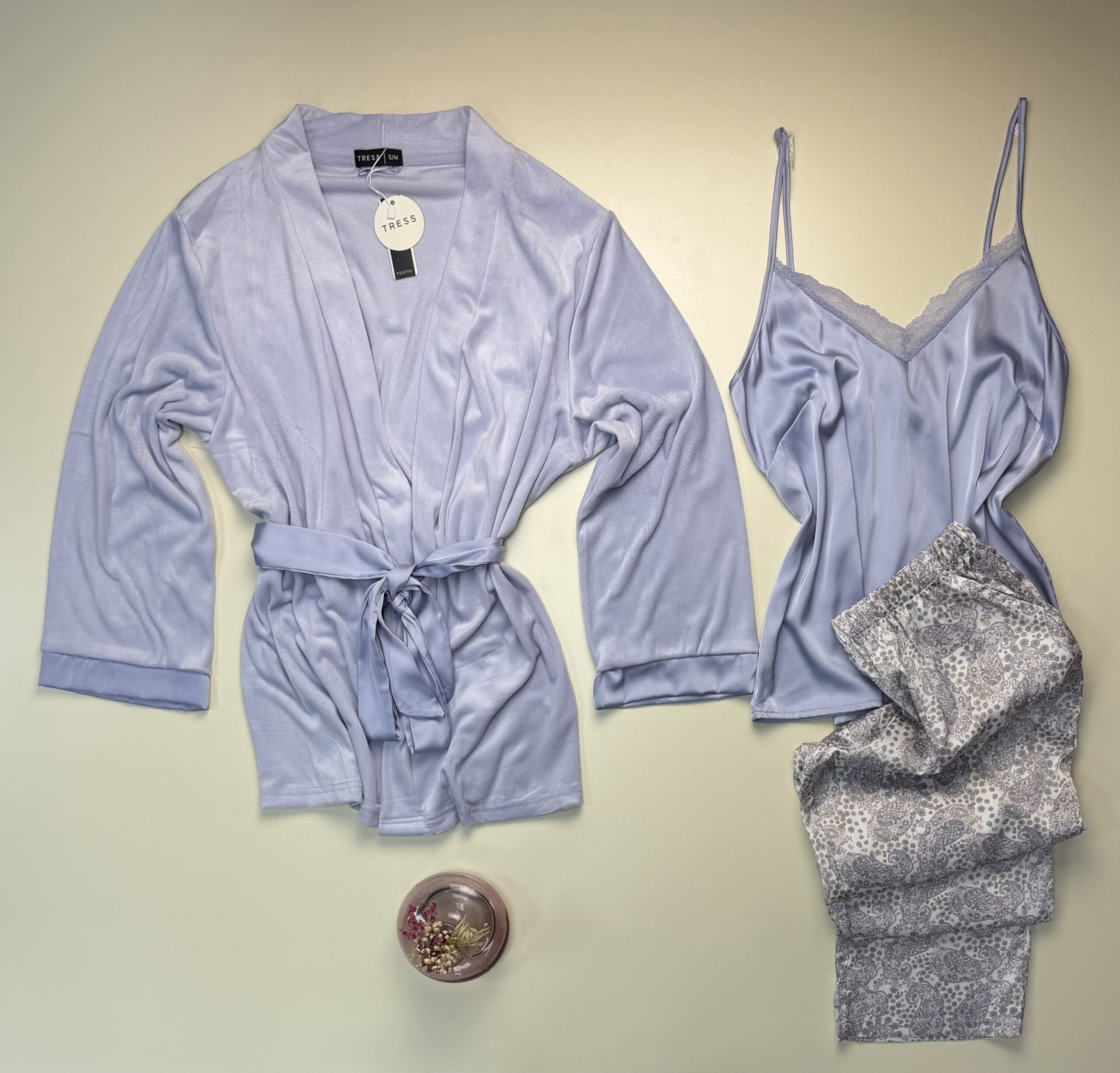 Pyjama 3 pcs en satin et kimono velours " Mauve " – Image 3