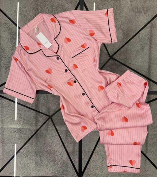 Pyjama boutonné haut demi manche en satin " Rose foncé "