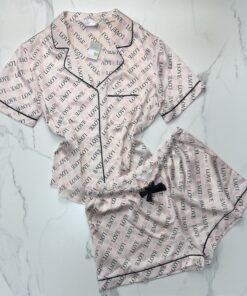 Pyjama haut demi manche boutonné+ short en satin primark " Love "