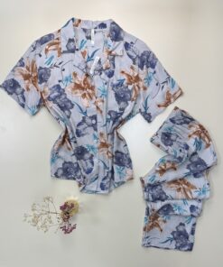 Alternative view of Pyjama demi manche boutonnée à fleurs "BLEU"