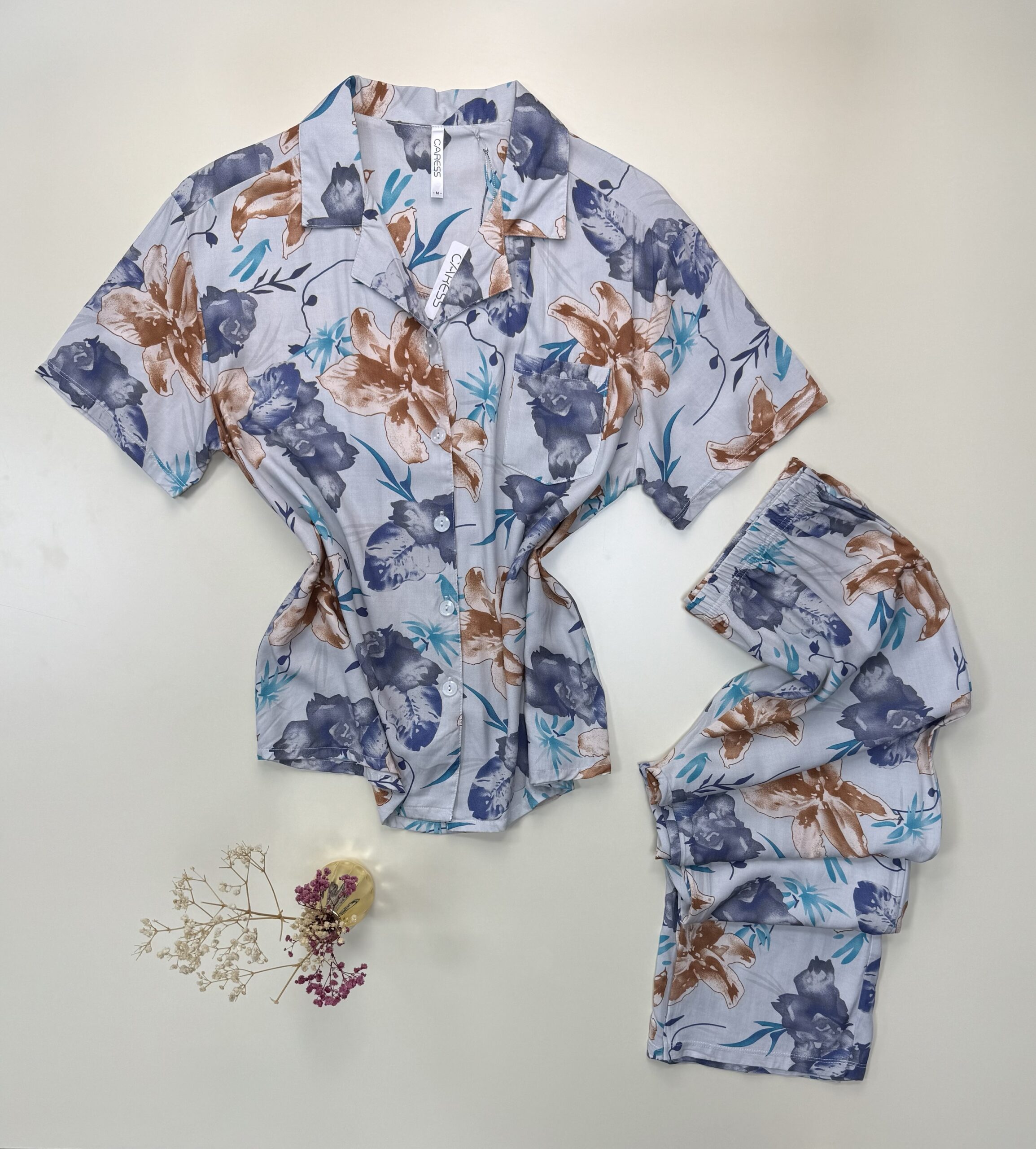 Pyjama demi manche boutonnée à fleurs "BLEU" – Image 2