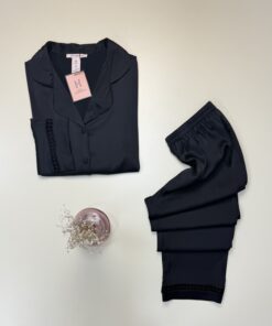 Alternative view of Pyjama boutonné en satin H " Noir "
