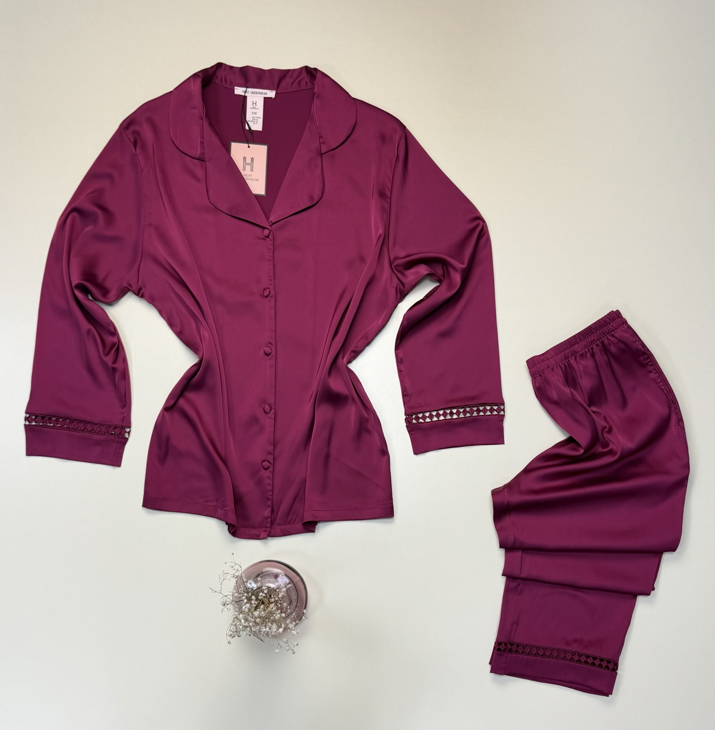 Pyjama boutonné en satin H " Cerise " – Image 3