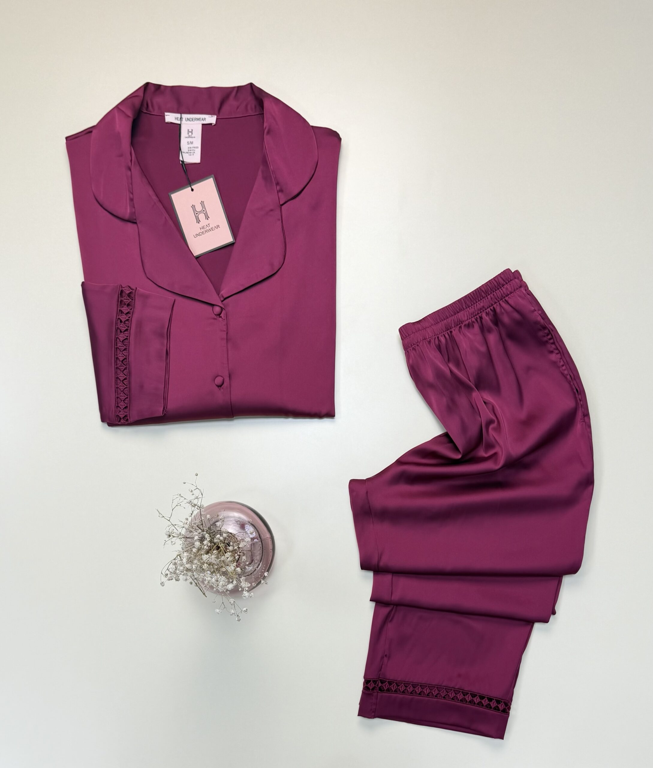 Pyjama boutonné en satin H " Cerise " – Image 2