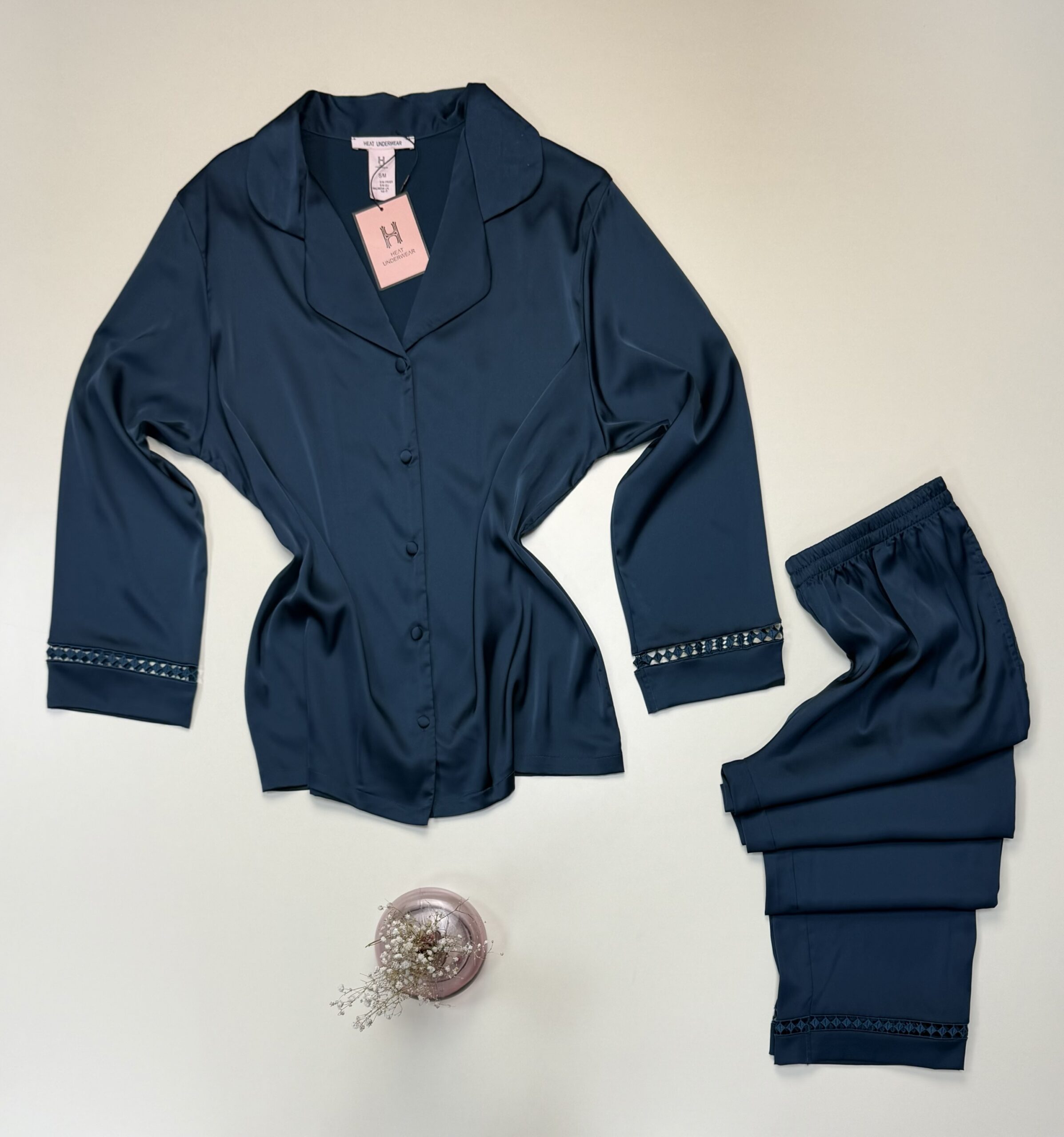 Pyjama boutonné en satin H " Vert " – Image 3