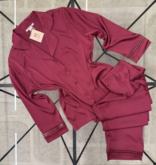 Pyjama boutonné en satin H " Cerise "