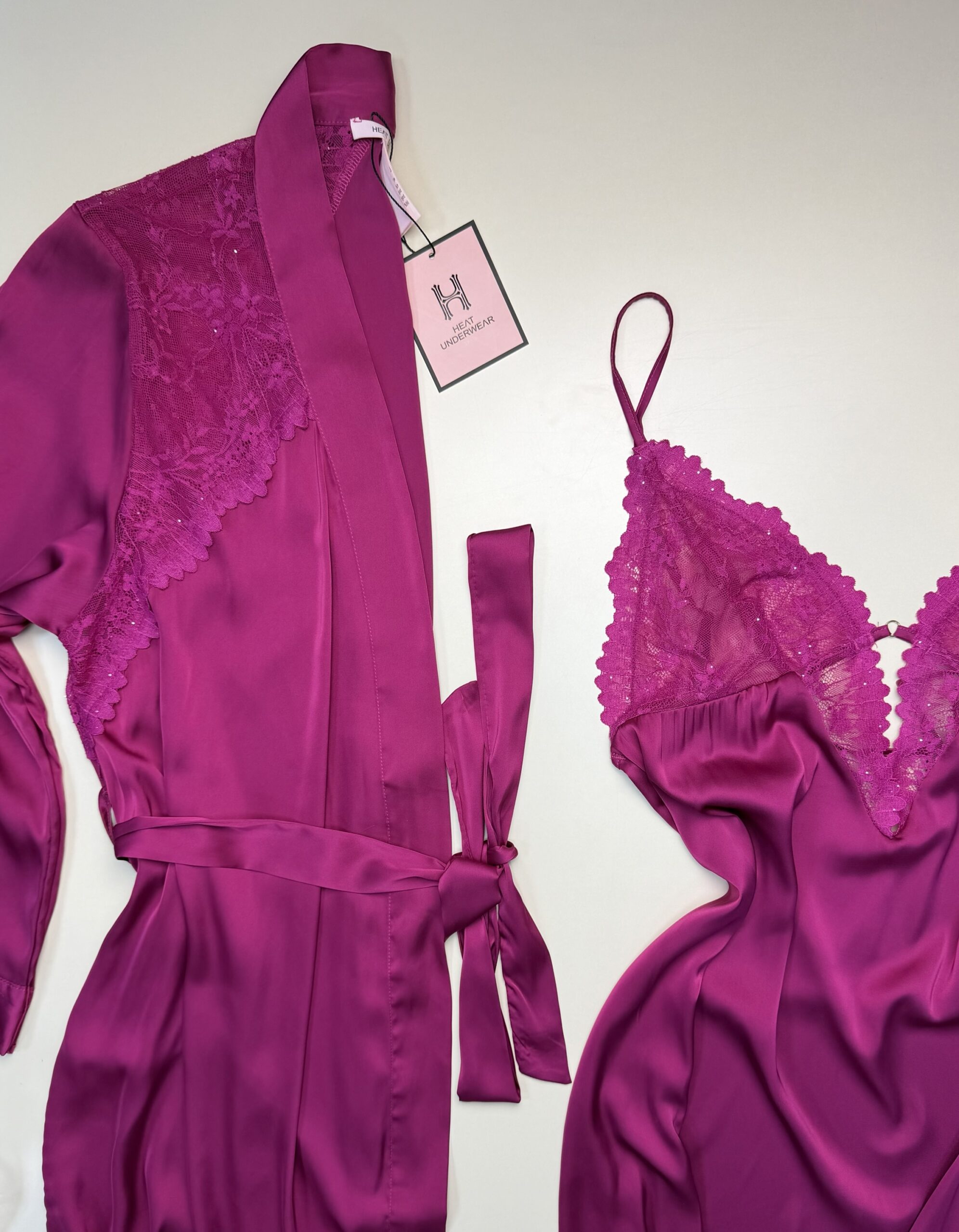 Ensemble nuisette peignoir en satin " Fushia " – Image 3
