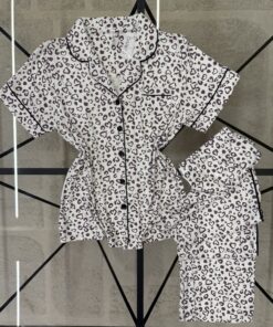 Alternative view of Pyjama boutonné haut demi manche " Motif léopard " - VIOLET -