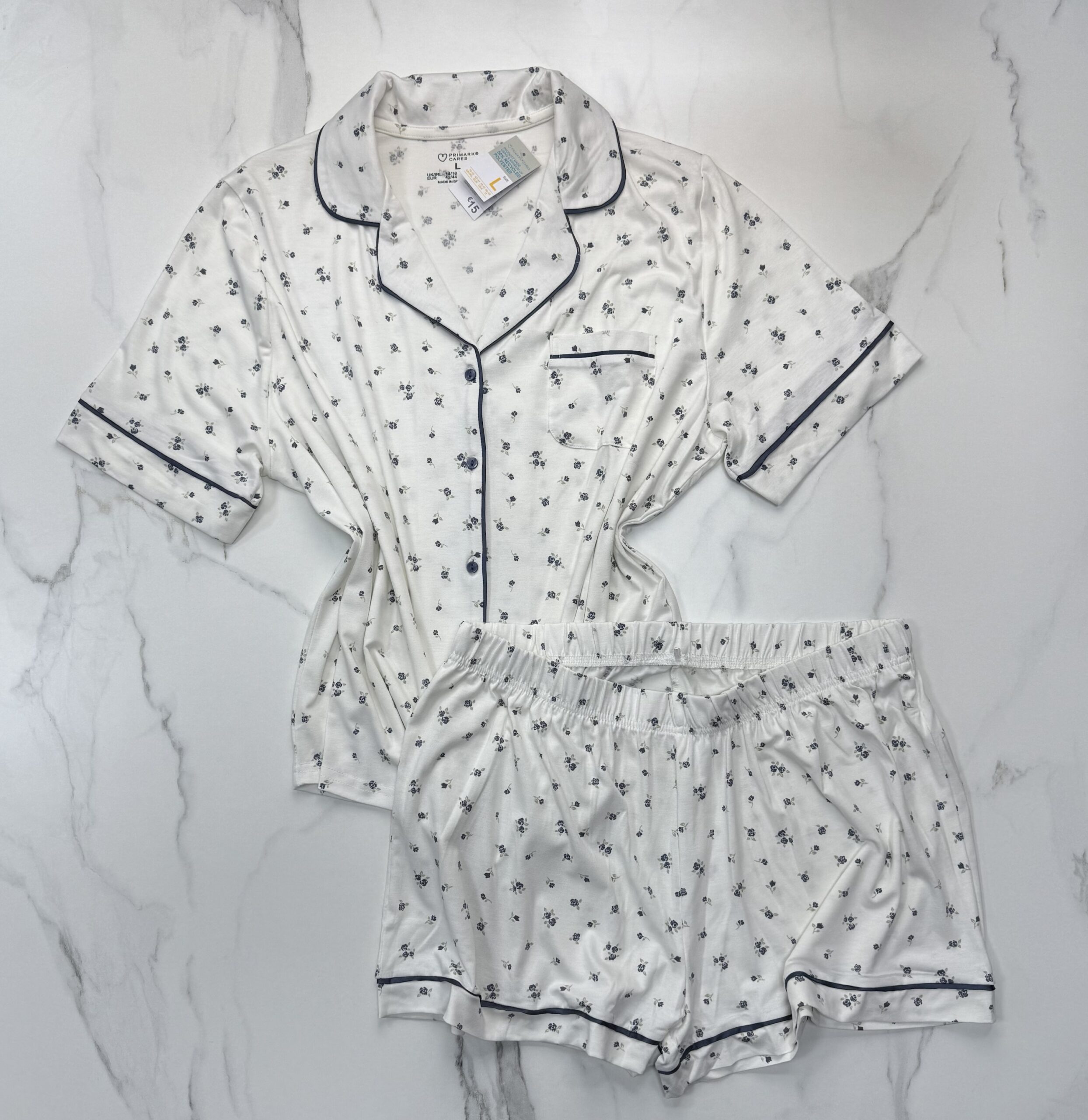Pyjama boutonné short haut demi manche primark " white à fleurs "