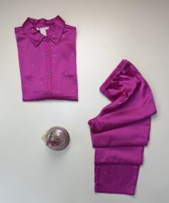 Alternative view of Pyjama Boutonnée en satin perlé " Fushia "