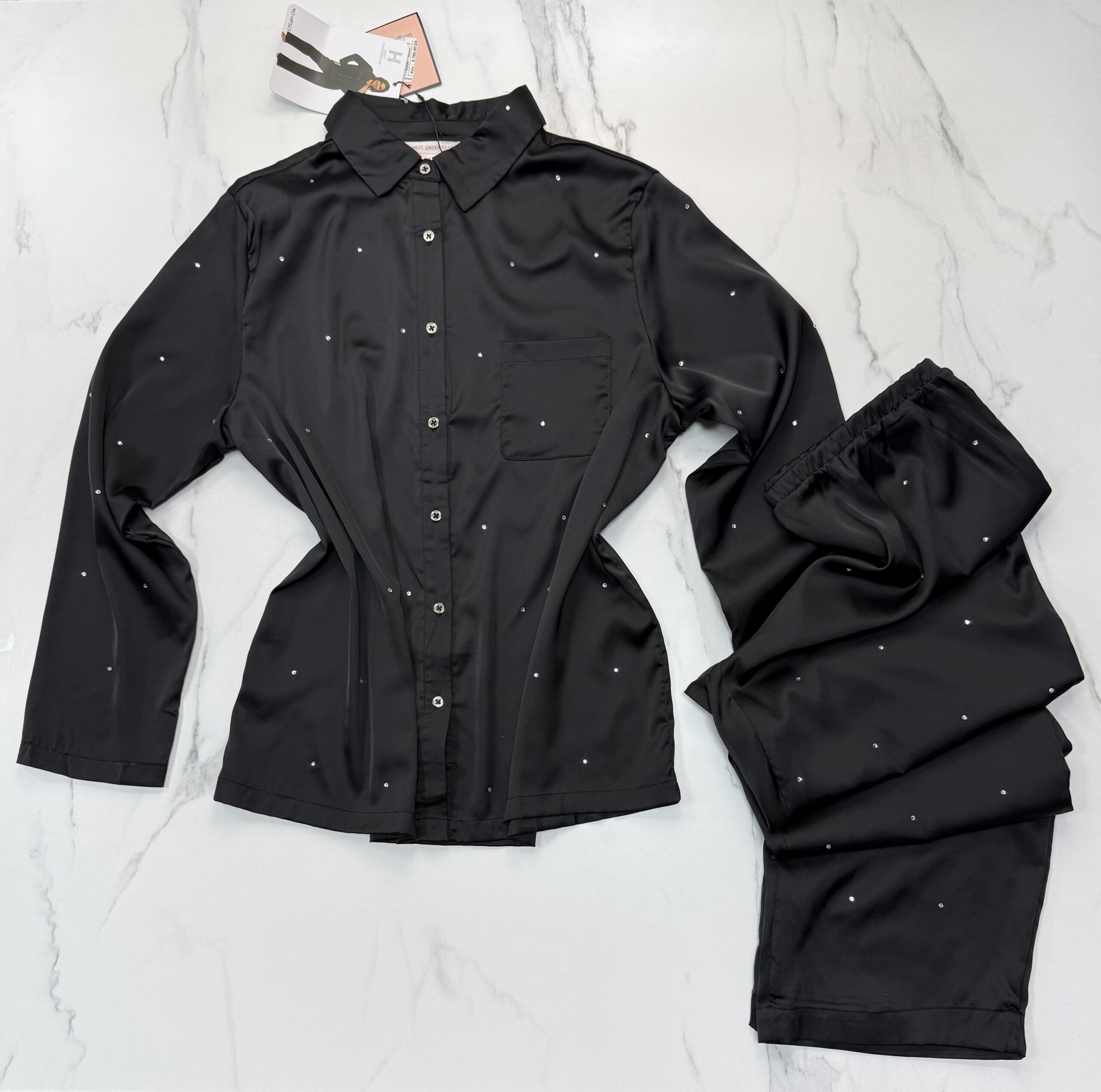 Pyjama Boutonnée en satin perlé " Noir " – Image 2