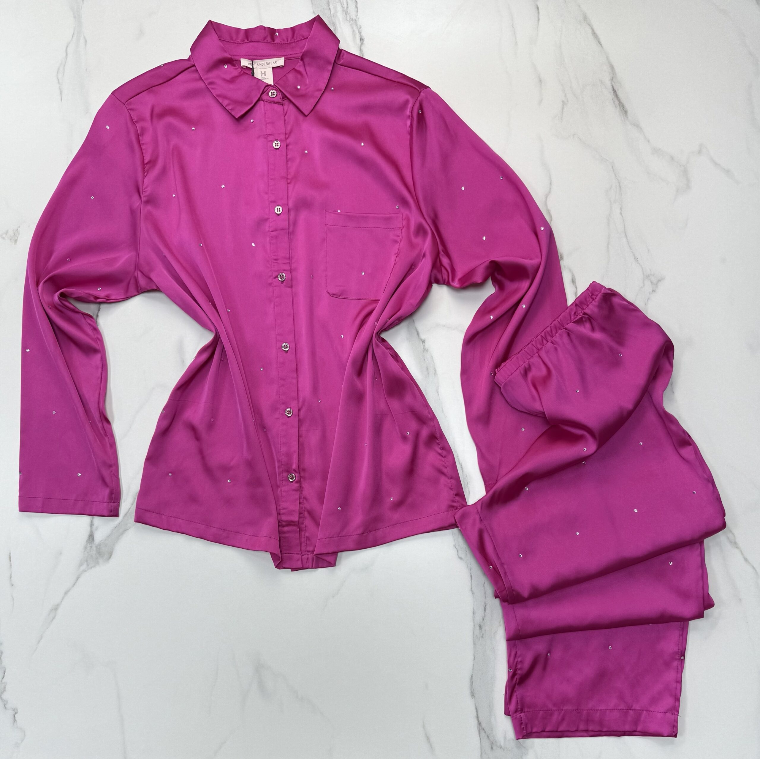 Pyjama Boutonnée en satin perlé " Fushia " – Image 2