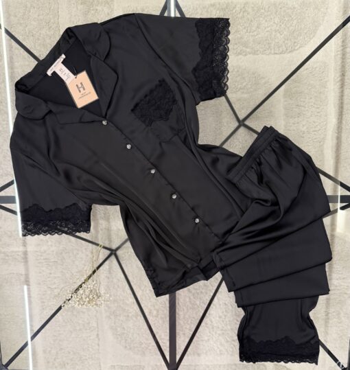 Pyjama boutonnée demi manche en satin "noir"