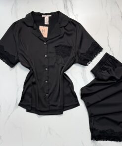 Alternative view of Pyjama boutonnée demi manche en satin "noir"