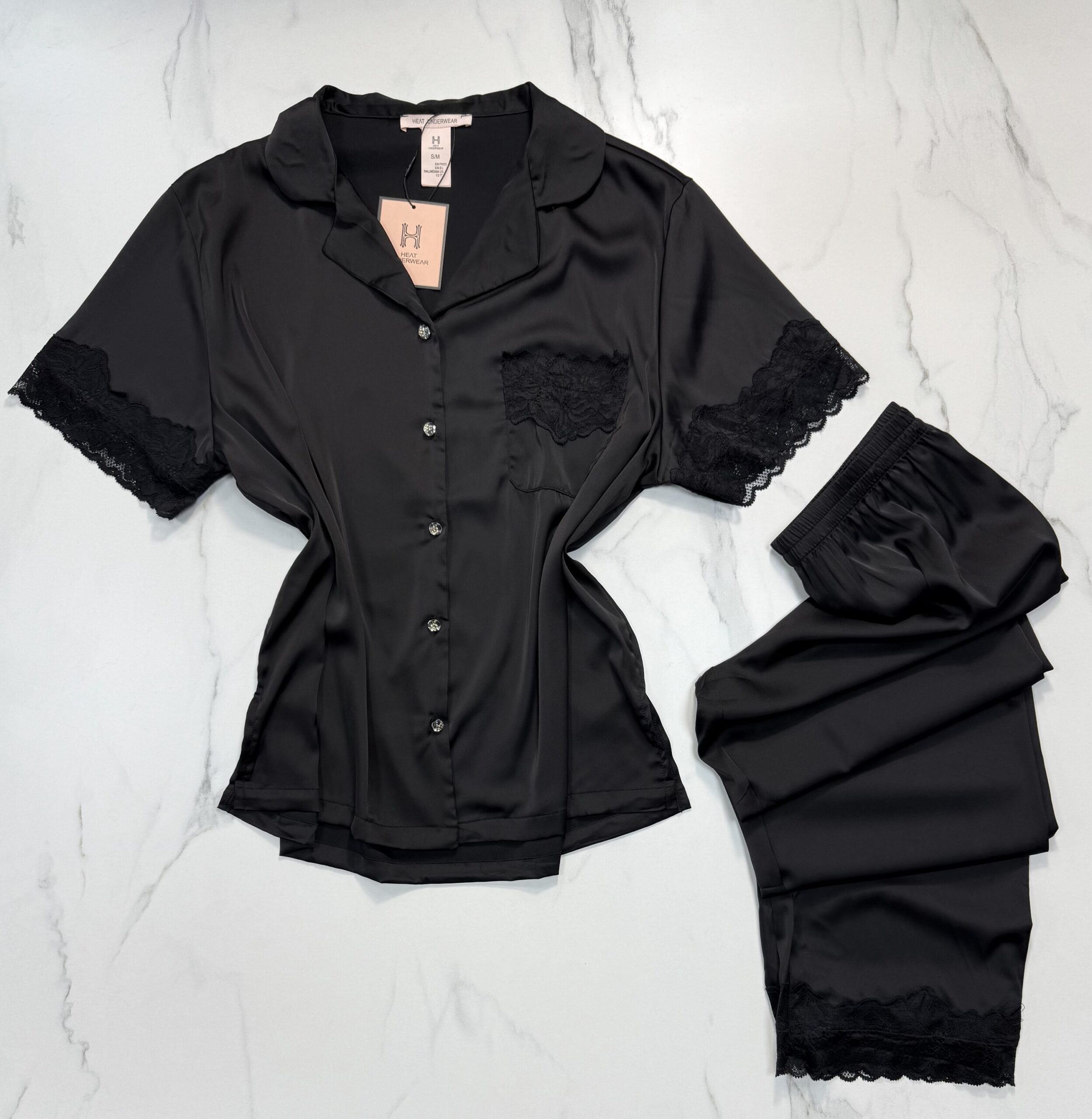 Pyjama boutonnée demi manche en satin "noir" – Image 2