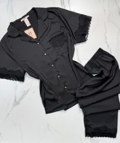 Pyjama boutonnée demi manche en satin "noir"