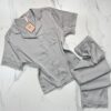 Pyjama boutonnée demi manche en satin "Gris"