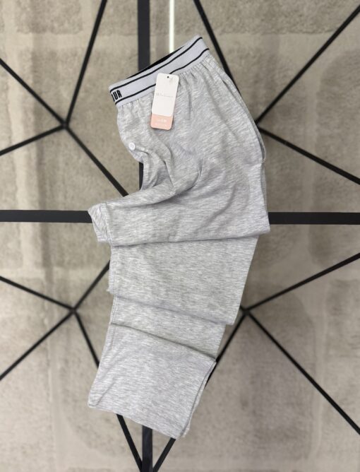 Bas de pyjama
 "Gris clair"