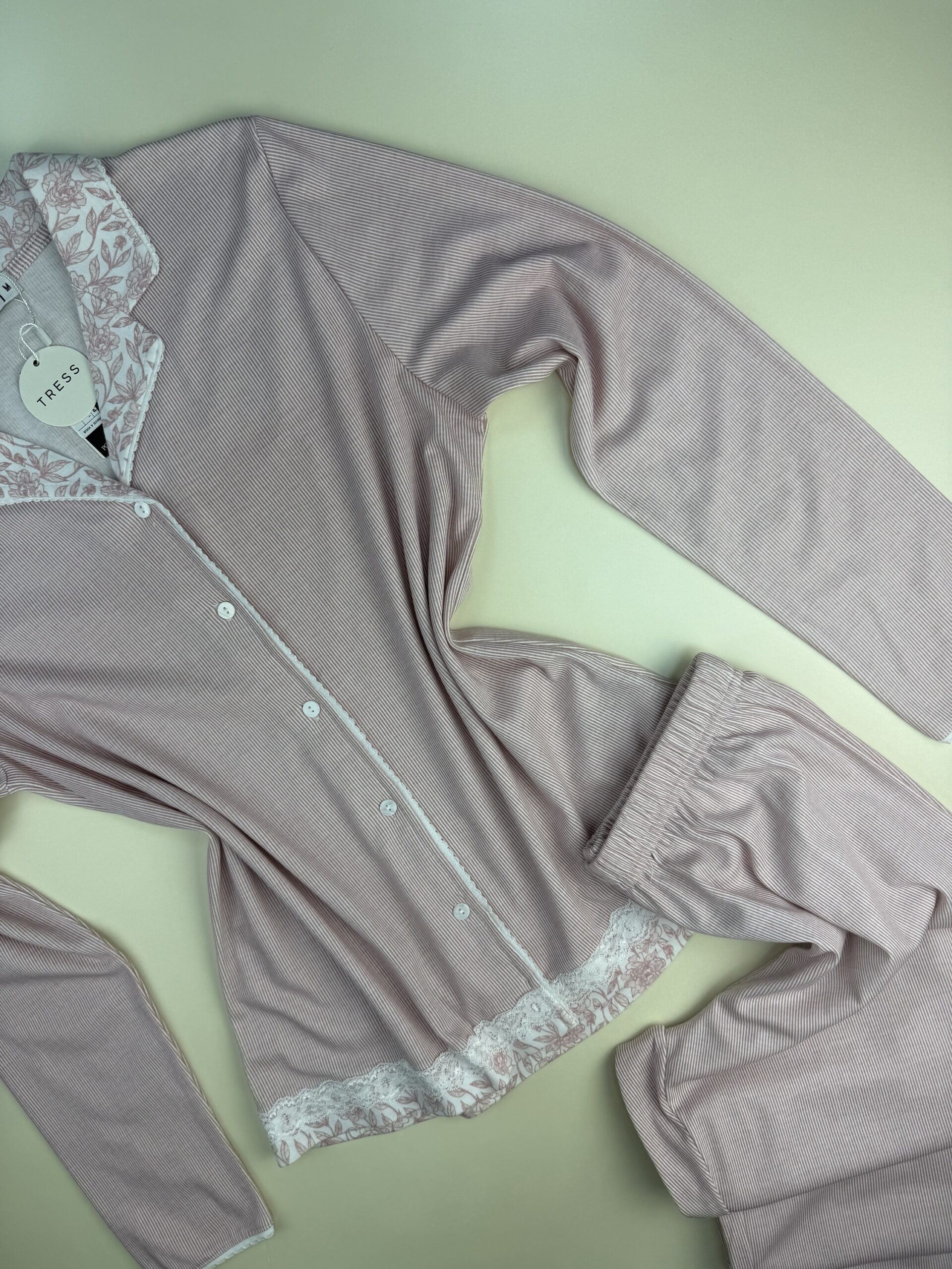 Pyjama pantalon haut manche longue boutonné " Rose " – Image 4