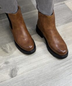 Alternative view of Bottine "Camel"