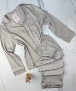 Pyjama boutonné en satin " Beige "