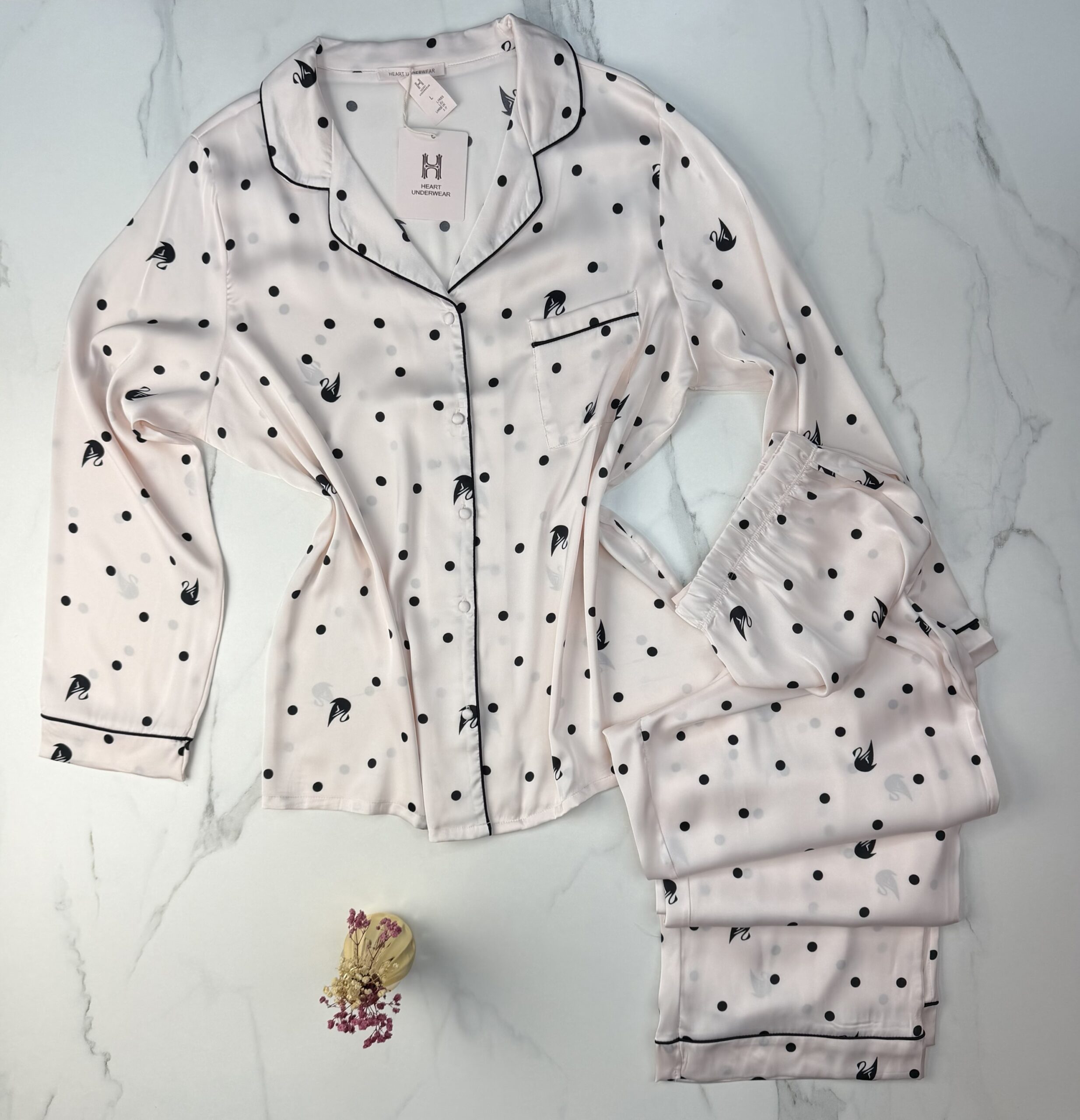 Pyjama boutonné en satin " Rose " – Image 3