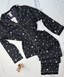 Pyjama boutonné en satin " noir "