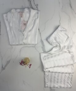 Alternative view of Pyjama boutonné en satin " Blanc "