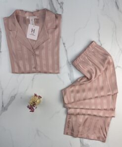 Alternative view of Pyjama boutonné en satin " Rose "