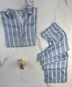 Alternative view of Pyjama boutonné en satin " Bleu "