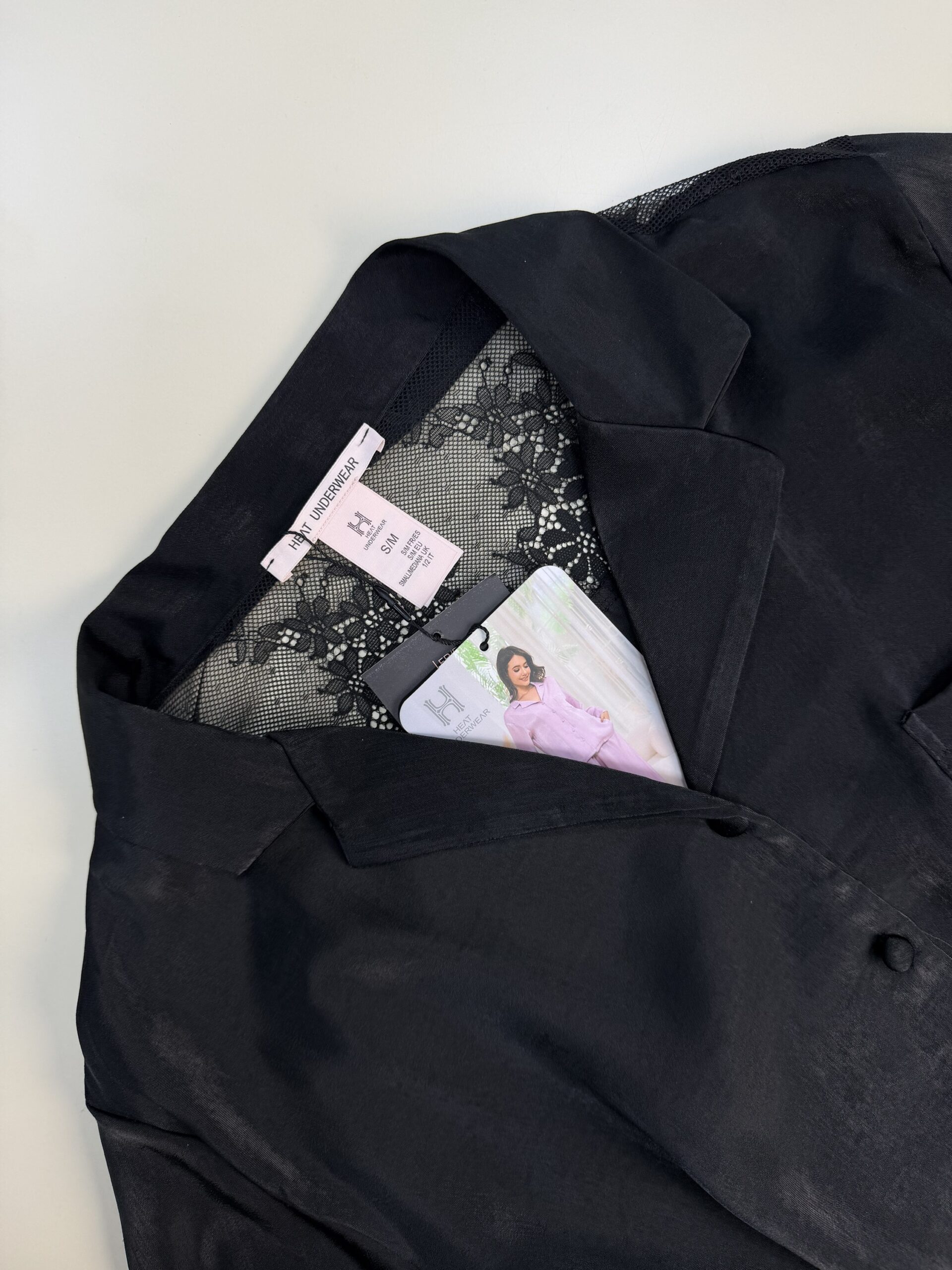 Pyjama boutonné en satin " Noir " – Image 3