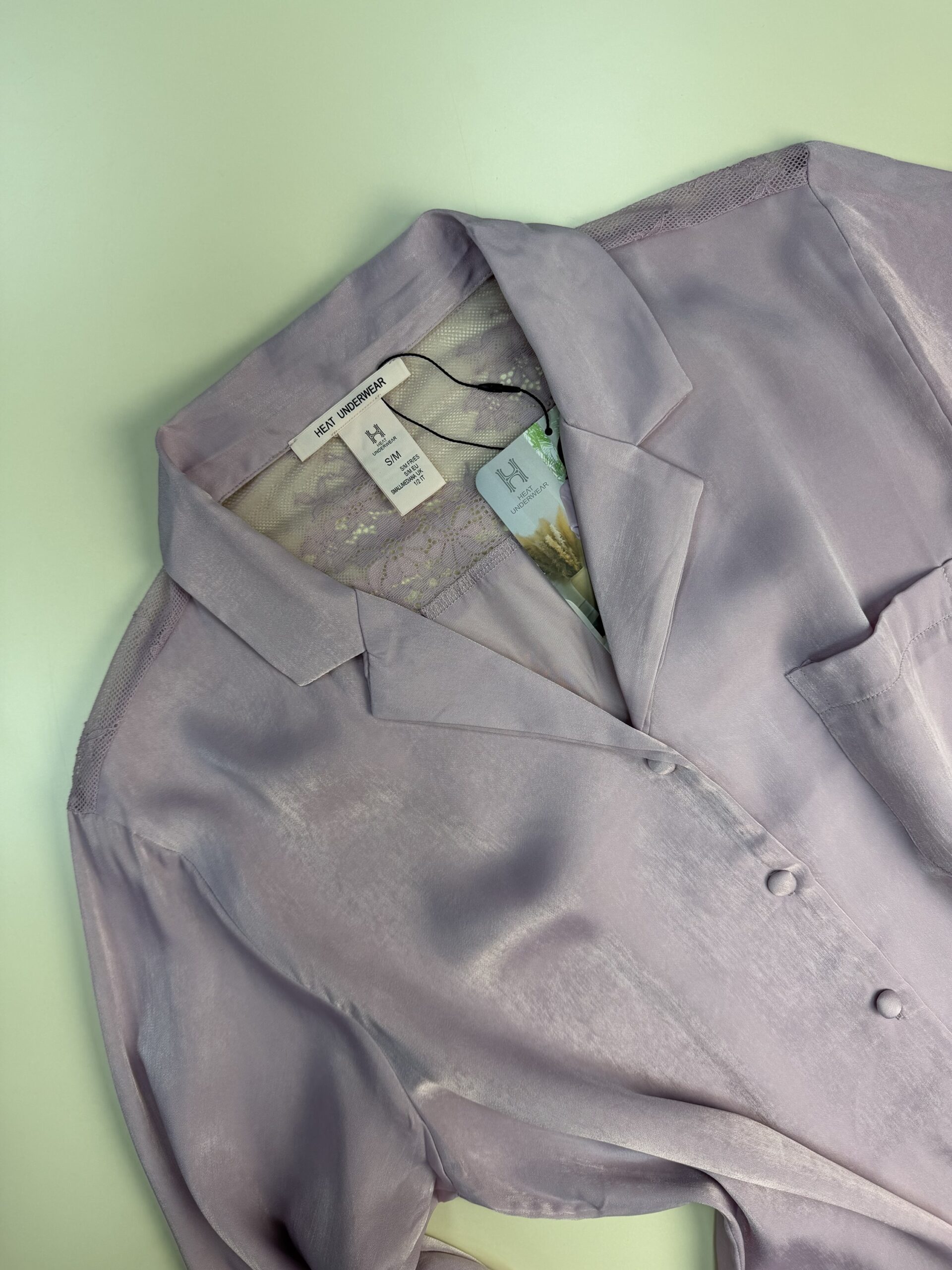 Pyjama boutonné en satin " Mauve " – Image 4