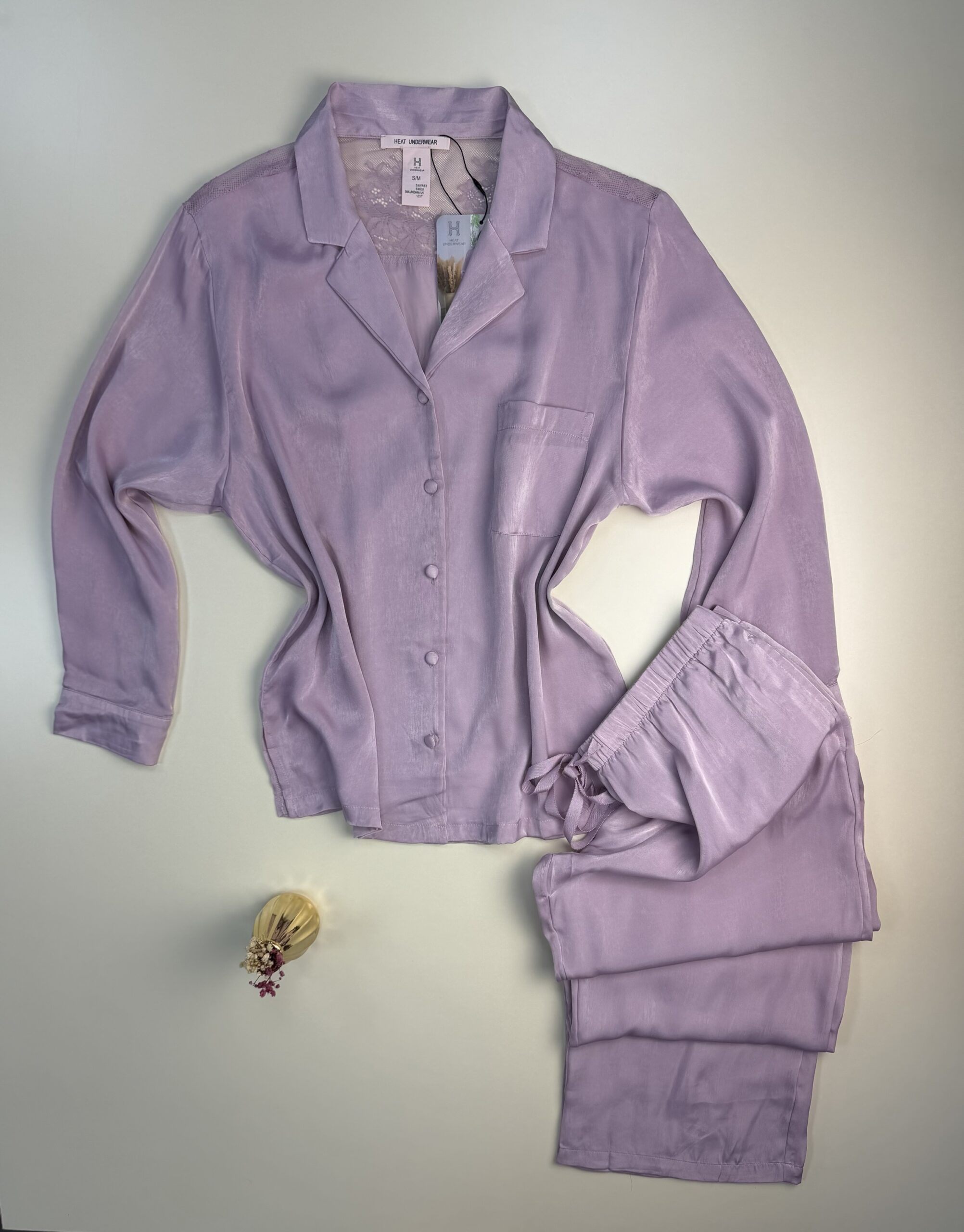 Pyjama boutonné en satin " Mauve " – Image 3