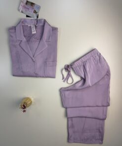 Alternative view of Pyjama boutonné en satin " Mauve "