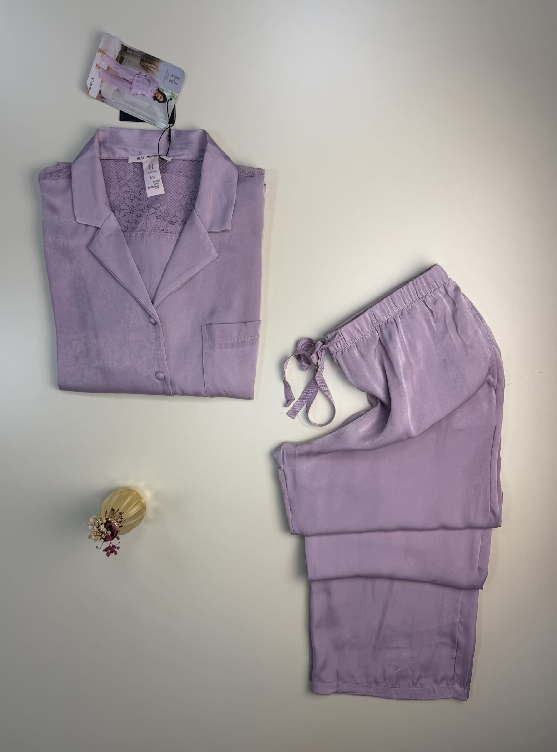 Pyjama boutonné en satin " Mauve " – Image 2