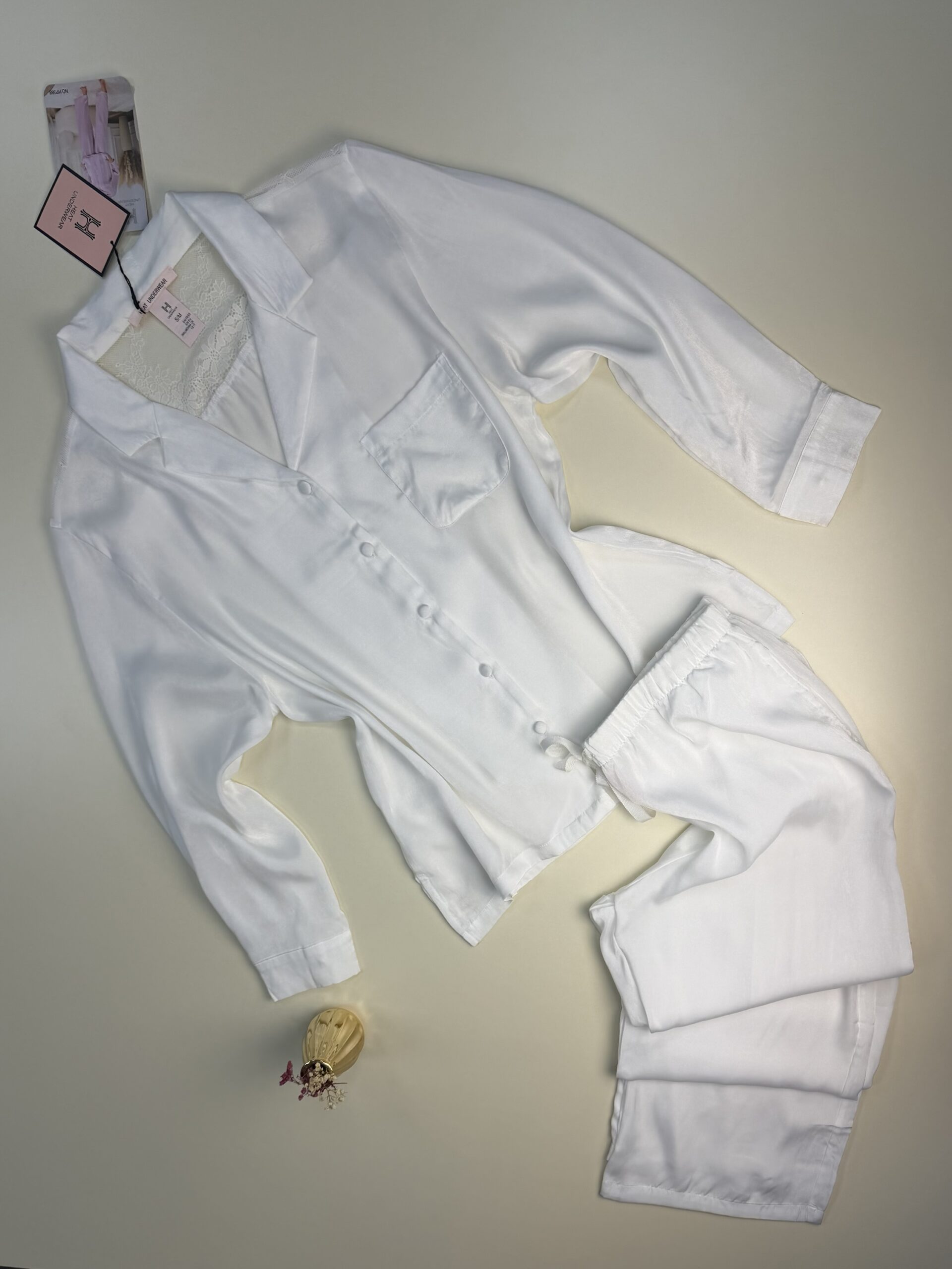 Pyjama boutonné en satin " Blanc "