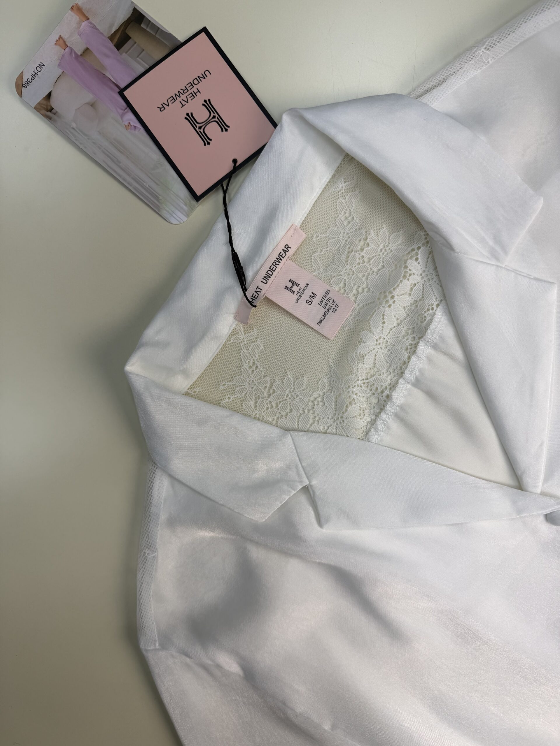 Pyjama boutonné en satin " Blanc " – Image 4