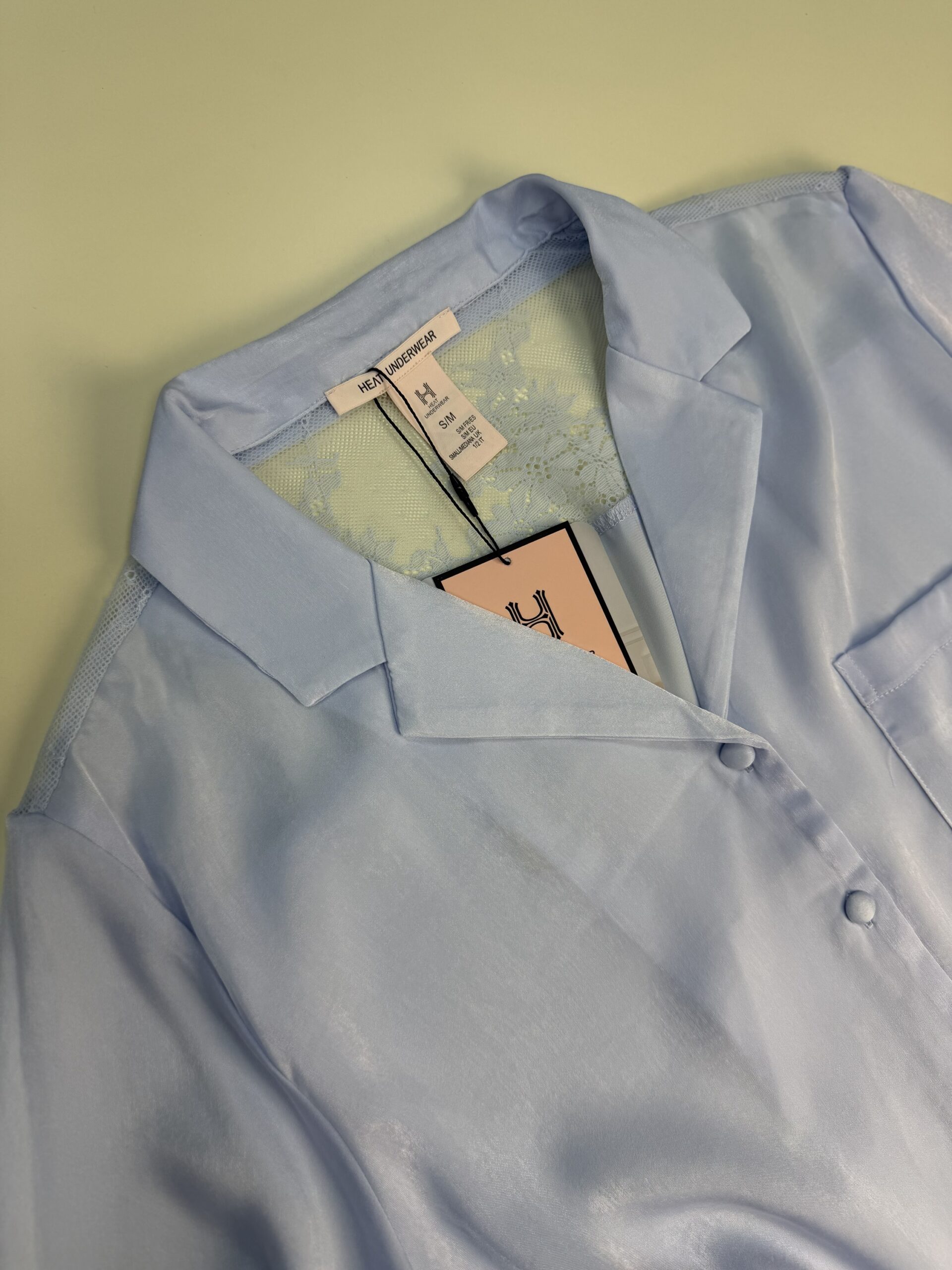 Pyjama boutonné en satin " Bleu " – Image 3