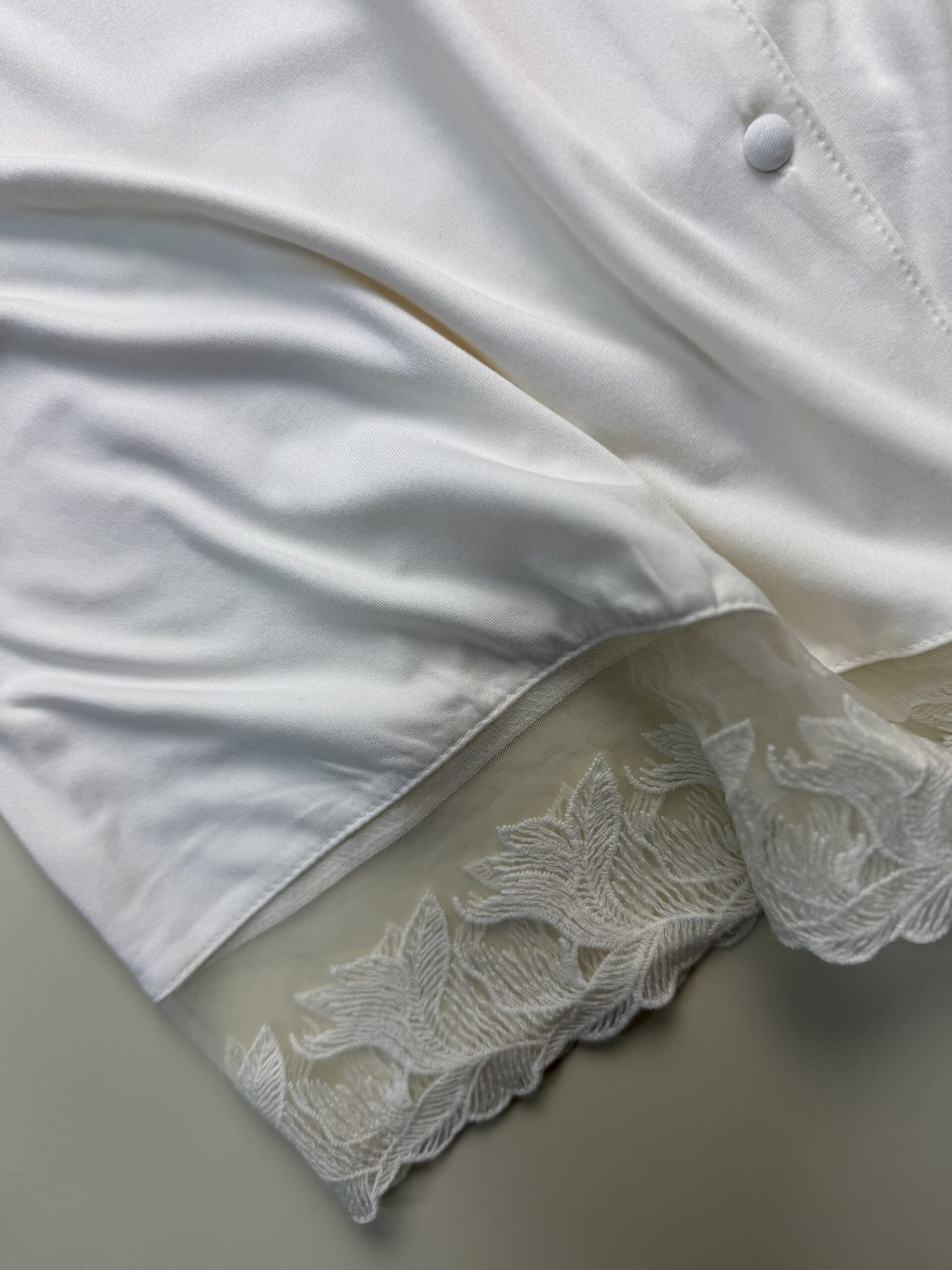 Chemise de nuit boutonné " blanc cassé " – Image 3
