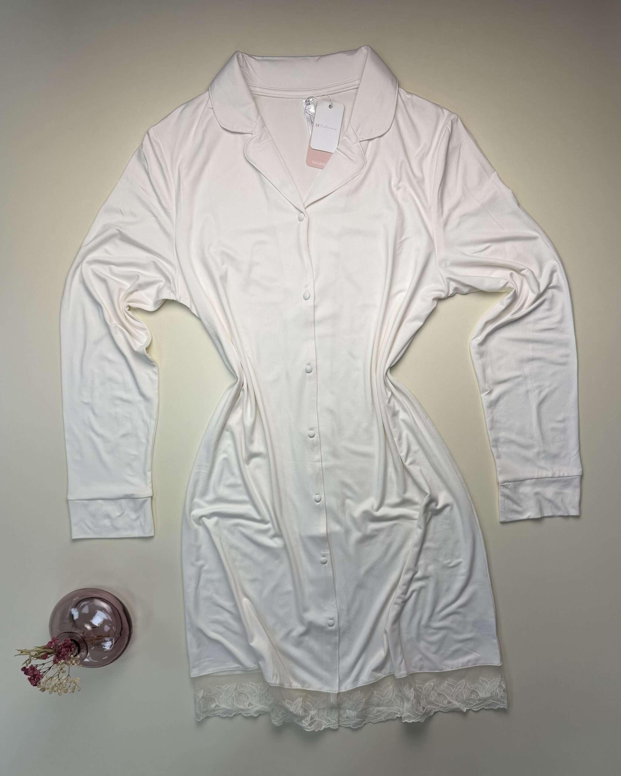 Chemise de nuit boutonné " blanc cassé " – Image 2