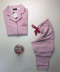 Alternative view of Pyjama boutonné " rouge à rayures "