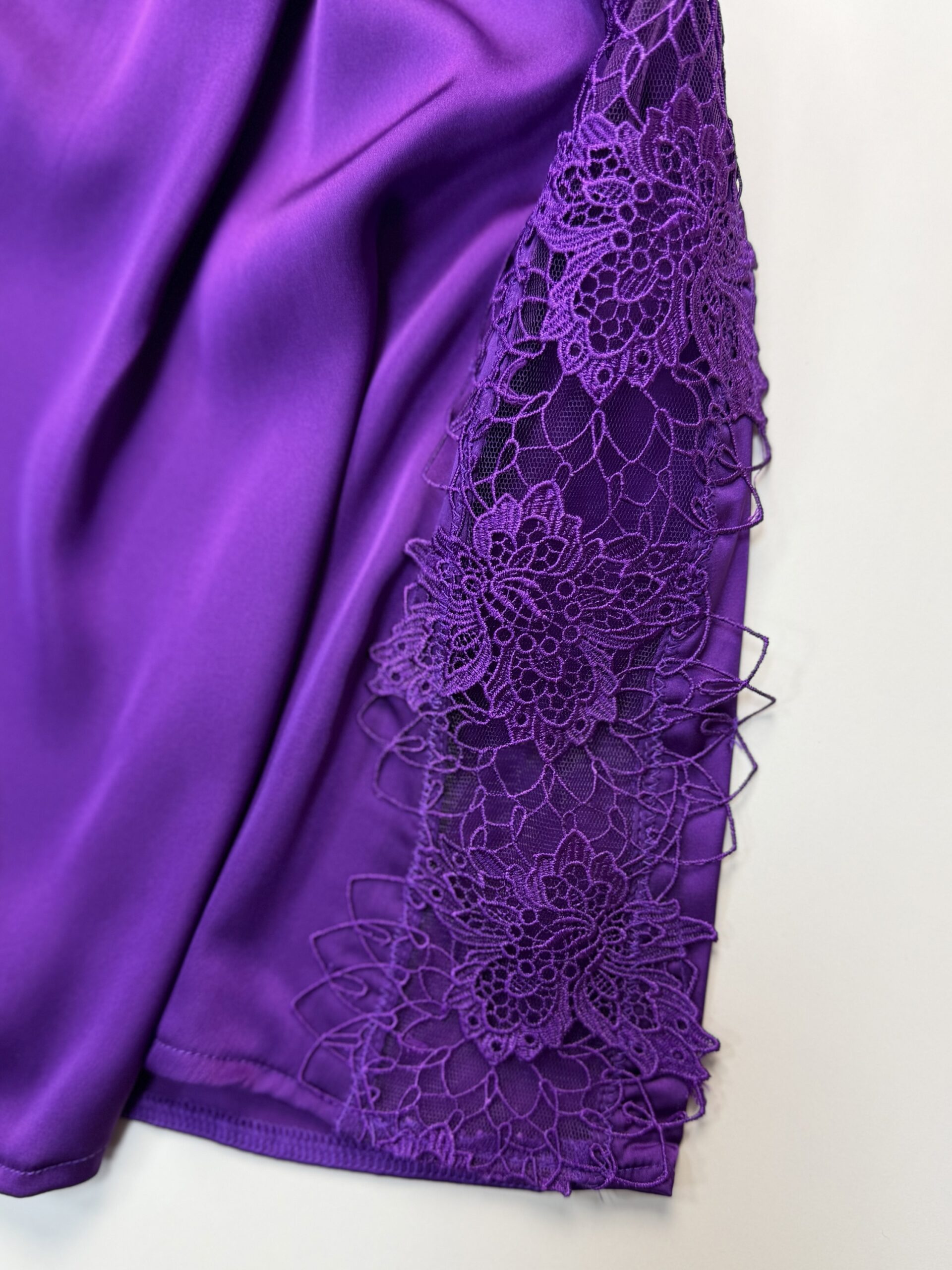 Nuisette peignoir long en satin " Violet " – Image 3