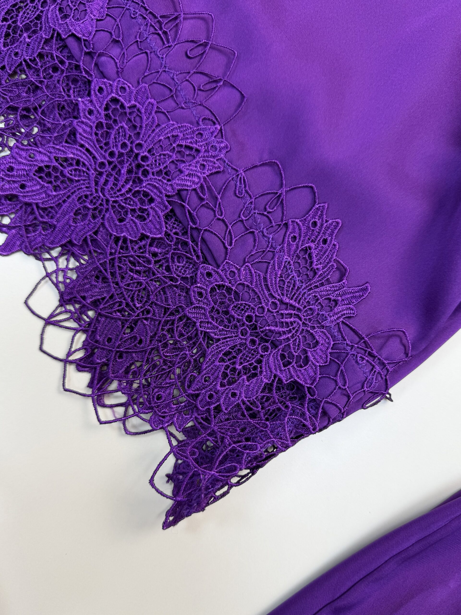 Nuisette peignoir long en satin " Violet " – Image 4
