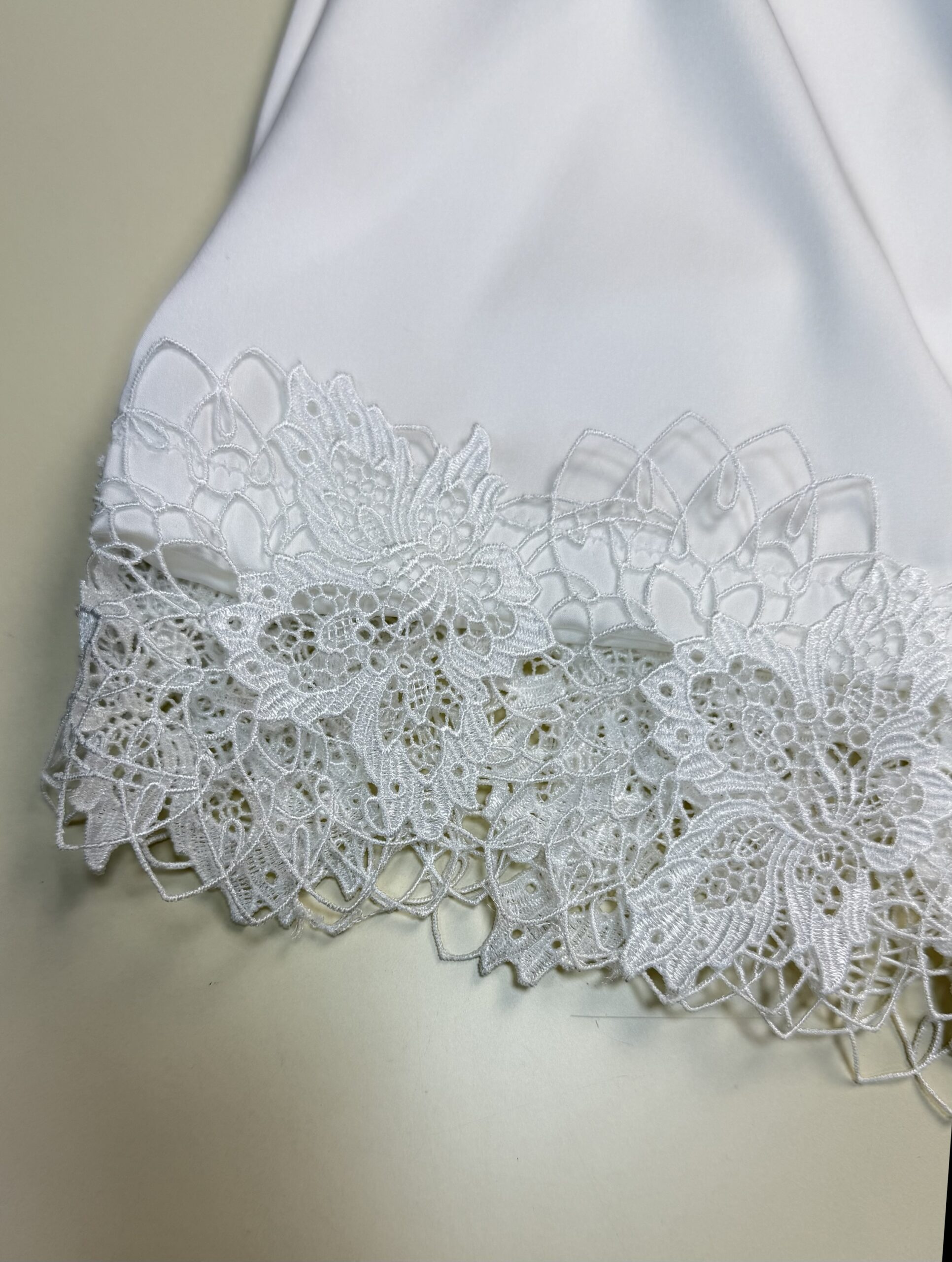 Nuisette peignoir long en satin " Blanc " – Image 4