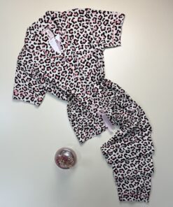 Pyjama boutonné haut demi manche H " Léopard rose "