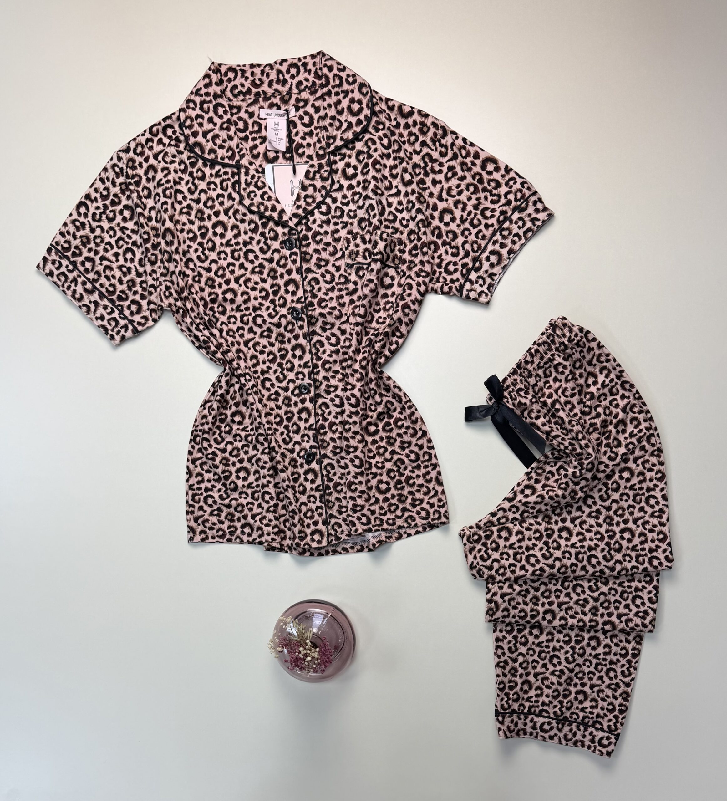 Pyjama boutonné haut demi manche " Léopard " – Image 3