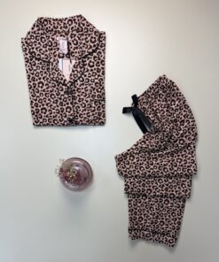 Alternative view of Pyjama boutonné haut demi manche H " Léopard "