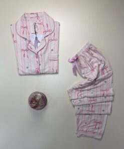 Alternative view of Pyjama boutonné haut demi manche H " Noeud papillon à rayures "