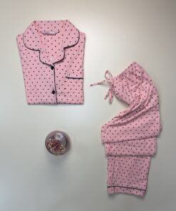 Alternative view of Pyjama boutonné haut demi manche " Rose coeur noir "