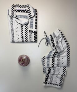 Alternative view of Pyjama boutonné haut demi manche " Blanc cassé à motifs "